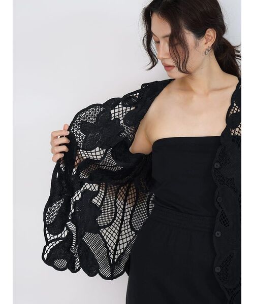 FIKA.(フィーカ)の「Floral lace vest(ベスト・レディース・オフホワイト/ダークブラウン/ブラック・MEDIUM)」の9枚目の写真