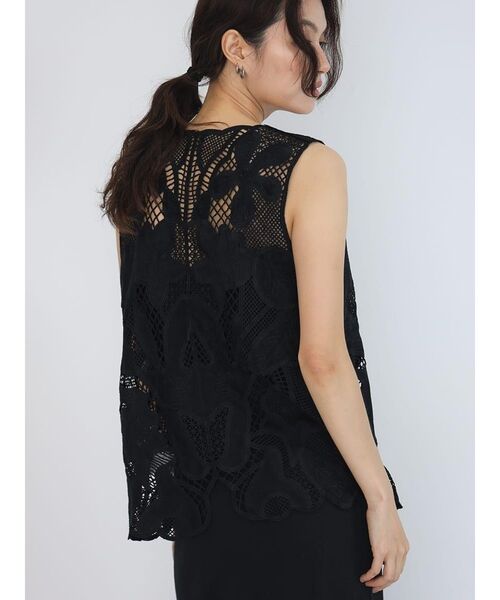 FIKA.(フィーカ)の「Floral lace vest(ベスト・レディース・オフホワイト/ダークブラウン/ブラック・MEDIUM)」の10枚目の写真
