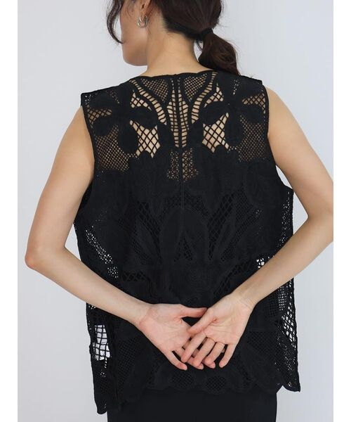FIKA.(フィーカ)の「Floral lace vest(ベスト・レディース・オフホワイト/ダークブラウン/ブラック・MEDIUM)」の11枚目の写真