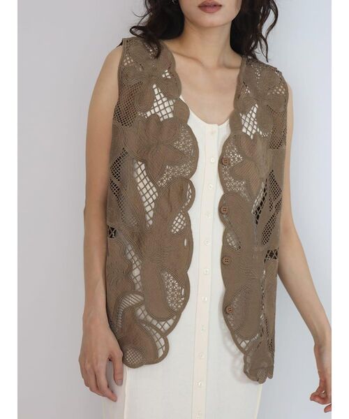 FIKA.(フィーカ)の「Floral lace vest(ベスト・レディース・オフホワイト/ダークブラウン/ブラック・MEDIUM)」の18枚目の写真
