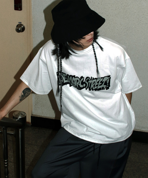 DEMARC(ドゥマーク)の「M text graffiti boxy short sleeve tee - White(Tシャツ/カットソー・メンズ・その他・MEDIUM/LARGE)」の4枚目の写真