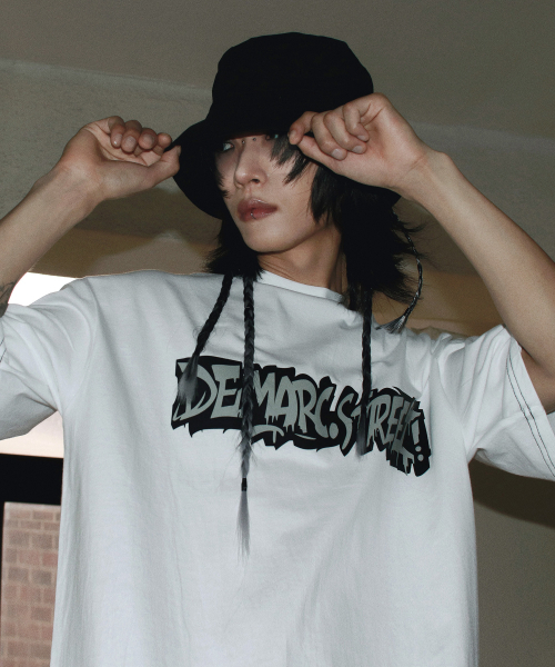 DEMARC(ドゥマーク)の「M text graffiti boxy short sleeve tee - White(Tシャツ/カットソー・メンズ・その他・MEDIUM/LARGE)」の3枚目の写真