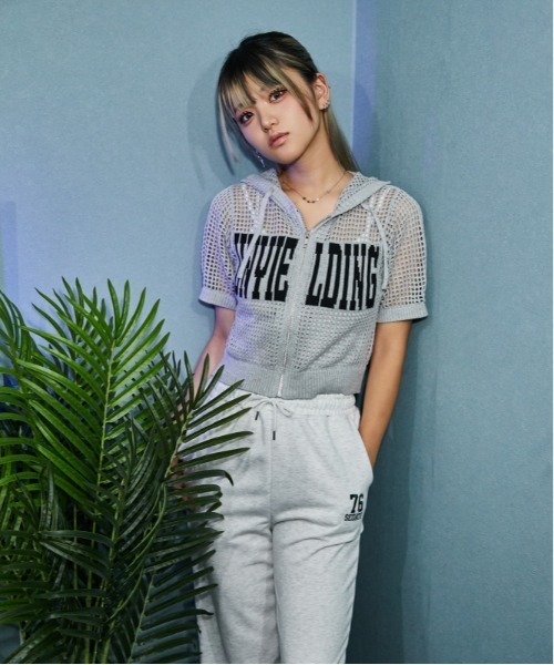 GORGE(ゴージ)の「《メッシュ・涼しげ》ロゴジップパーカー/ストリート×カジュアル/春夏/全3色(パーカー・レディース・オフホワイト/グレー/ブラック・F)」の4枚目の写真