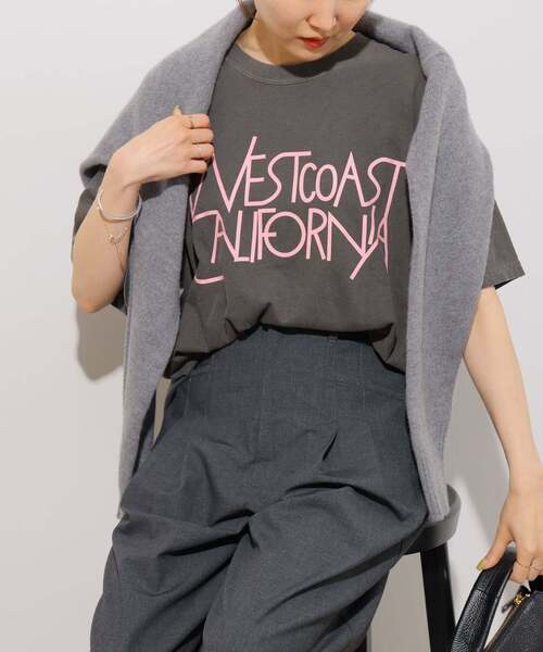 THE DAY ON THE BEACH(ザデイオンザビーチ)の「《追加2》別注【THE DAY ON THE BEACH】カットオフTシャツ(Tシャツ/カットソー・レディース・ブラウン/ライトグレー/ホワイト/ライトパープル/ブラックミックス・FREE)」の3枚目の写真
