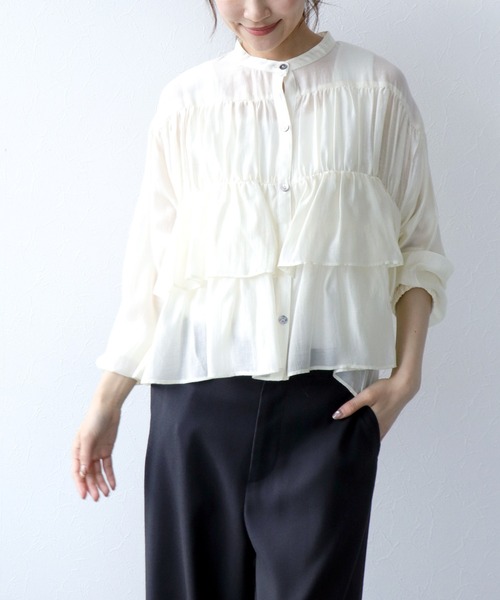 Jines(ジネス)の「とろみラッフルブラウス(シャツ/ブラウス・レディース・ホワイト/ベージュ/ラベンダー・38)」の2枚目の写真