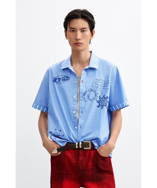 Desigual(デシグアル)の「ストライプ グラフィック 半袖シャツ【2026-2027年秋冬新作】(シャツ/ブラウス・メンズ・ブルー・L/M/S)」の3枚目の写真