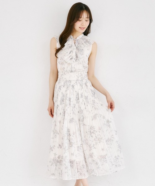 tocco closet（トッコ　クローゼット）の「ラメドビーストライプ×リボンフラワープリントプリーツスカート（スカート・レディース・オフホワイト/ブラウン/ブラック・M）」の10枚目の写真