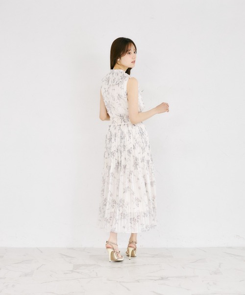 tocco closet（トッコ　クローゼット）の「ラメドビーストライプ×リボンフラワープリントプリーツスカート（スカート・レディース・オフホワイト/ブラウン/ブラック・M）」の9枚目の写真