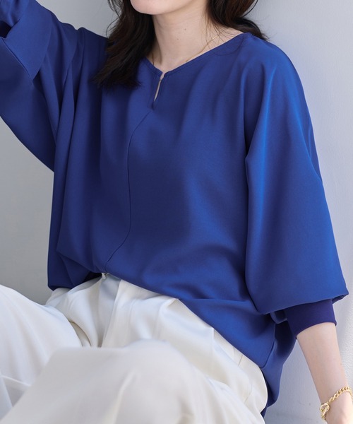 Viola e Viola(ヴィオラエヴィオラ)の「【お手入れらくちん】袖リブ付キーネックドルマンブラウス(シャツ/ブラウス・レディース・ライトグレー/ブルー/ブラック/ブラウン系その他・M/L/LL)」の16枚目の写真