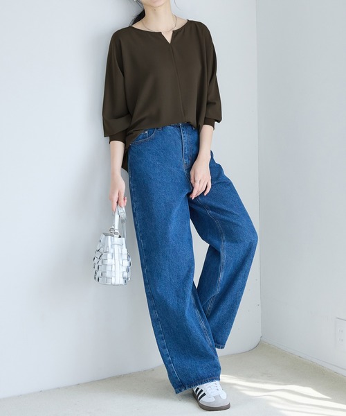 Viola e Viola(ヴィオラエヴィオラ)の「【お手入れらくちん】袖リブ付キーネックドルマンブラウス(シャツ/ブラウス・レディース・ライトグレー/ブルー/ブラック/ブラウン系その他・M/L/LL)」の13枚目の写真