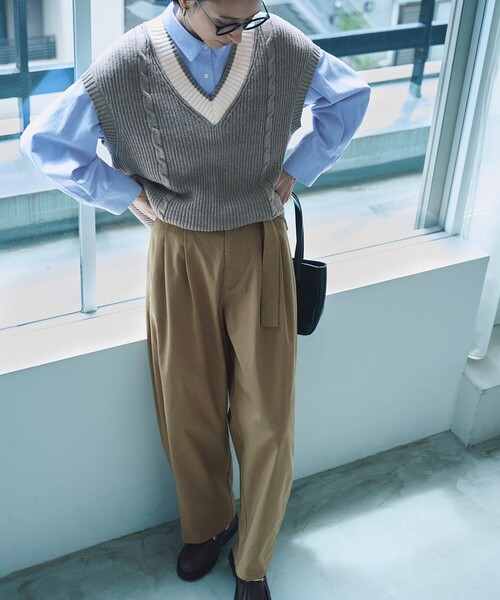 ANY(エニィ)の「チノライクタックバレルパンツ(チノパンツ・レディース・黄土色系・X-LARGE)」の2枚目の写真