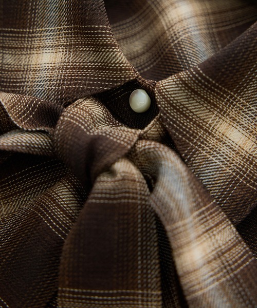 ROPE'(ロペ)の「【J'aDoRe・一部店舗限定サイズ】ボウタイ付きシアーチェックシャツブラウス(取り外し可能 )/イージーケア(シャツ/ブラウス・レディース・ブラウン系その他2/グレー・38)」の18枚目の写真