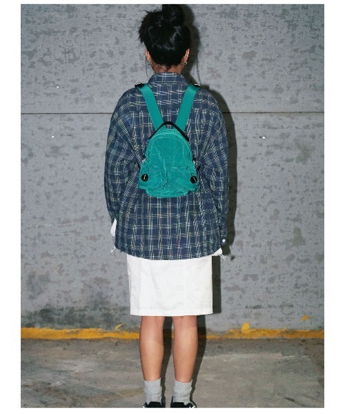 OFFWINTER(オフウィンター)の「【OFFWINTER】軽撥水ソリッド素材 ロケットバックパック 9インチ(スペースシリーズ)(バックパック/リュック・メンズ・レッド/ブルー/ライトパープル/グリーン/ブラック/バーガンディー・SMALL)」の1枚目の写真