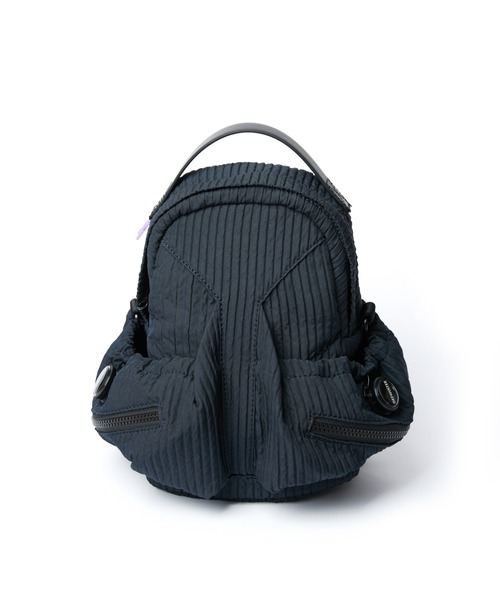 OFFWINTER(オフウィンター)の「【OFFWINTER】軽撥水ソリッド素材 ロケットバックパック 9インチ(スペースシリーズ)(バックパック/リュック・メンズ・レッド/ブルー/ライトパープル/グリーン/ブラック/バーガンディー・SMALL)」の11枚目の写真
