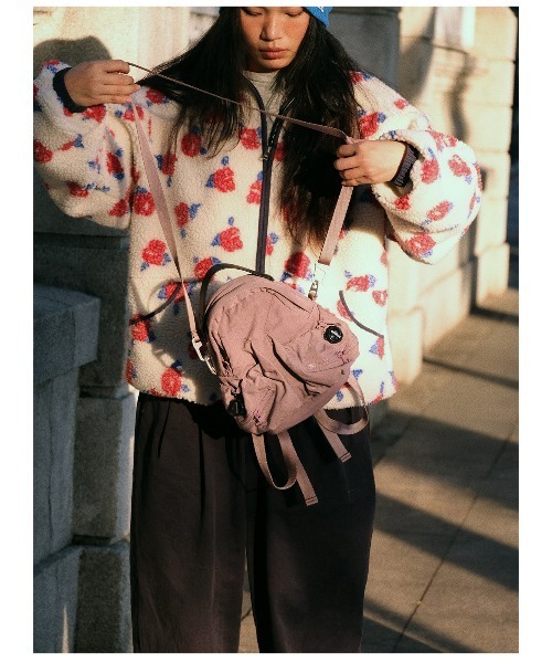 OFFWINTER(オフウィンター)の「【OFFWINTER】軽撥水ソリッド素材 ロケットバックパック 9インチ(スペースシリーズ)(バックパック/リュック・メンズ・レッド/ブルー/ライトパープル/グリーン/ブラック/バーガンディー・SMALL)」の10枚目の写真