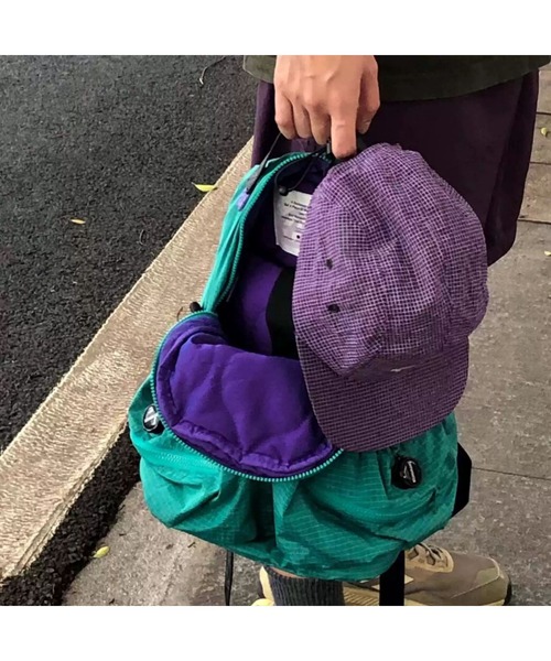 OFFWINTER(オフウィンター)の「【OFFWINTER】軽撥水ソリッド素材 ロケットバックパック 9インチ(スペースシリーズ)(バックパック/リュック・メンズ・レッド/ブルー/ライトパープル/グリーン/ブラック/バーガンディー・SMALL)」の16枚目の写真