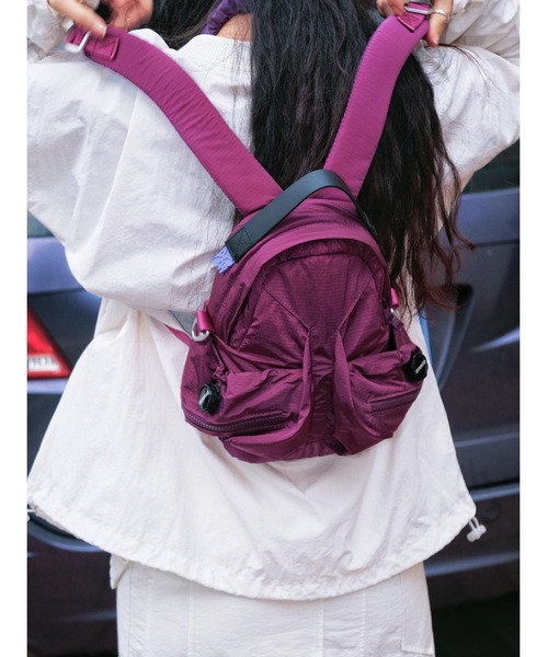 OFFWINTER(オフウィンター)の「【OFFWINTER】軽撥水ソリッド素材 ロケットバックパック 9インチ(スペースシリーズ)(バックパック/リュック・メンズ・レッド/ブルー/ライトパープル/グリーン/ブラック/バーガンディー・SMALL)」の19枚目の写真