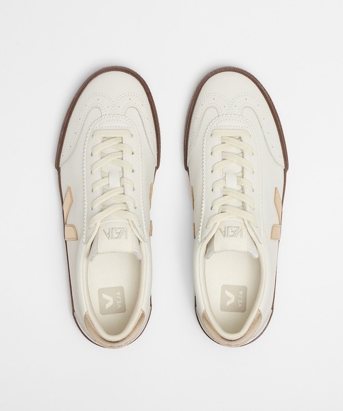 VEJA(ヴェジャ)の「VEJA Volley レザースニーカー(スニーカー・レディース・ホワイト×ゴールド・40/25.5cm/37/23/38/24/39/25)」の2枚目の写真