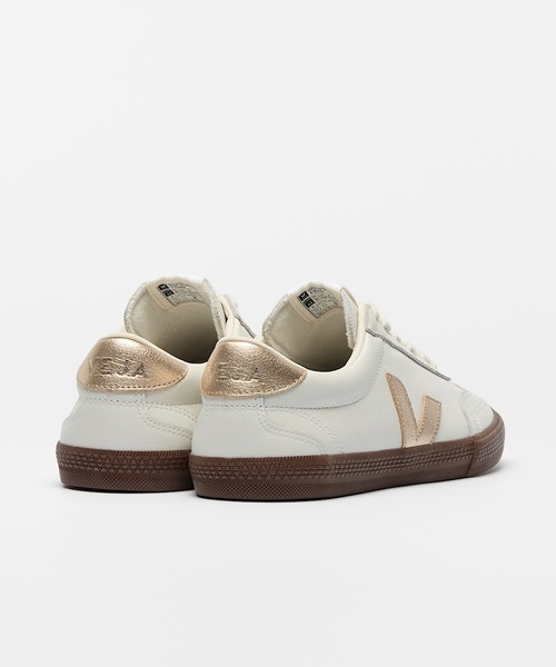 VEJA(ヴェジャ)の「VEJA Volley レザースニーカー(スニーカー・レディース・ホワイト×ゴールド・40/25.5cm/37/23/38/24/39/25)」の4枚目の写真