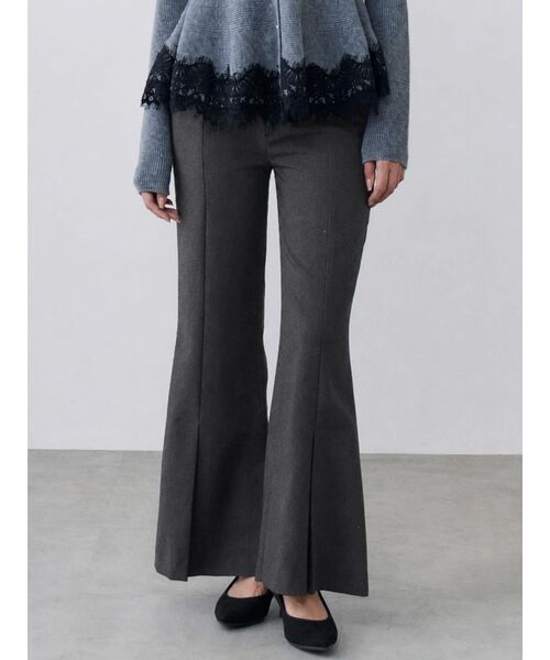 TONAL(トーナル)の「TRストレッチフレアパンツ(スラックス・レディース・オフホワイト/ブラック/グレー・SMALL/MEDIUM)」の3枚目の写真