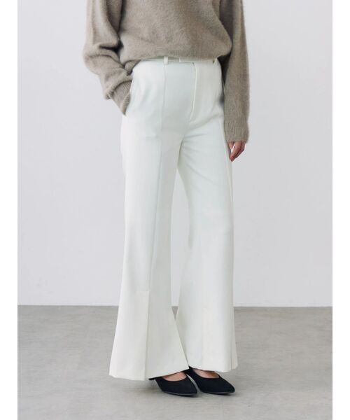 TONAL(トーナル)の「TRストレッチフレアパンツ(スラックス・レディース・オフホワイト/ブラック/グレー・SMALL/MEDIUM)」の5枚目の写真