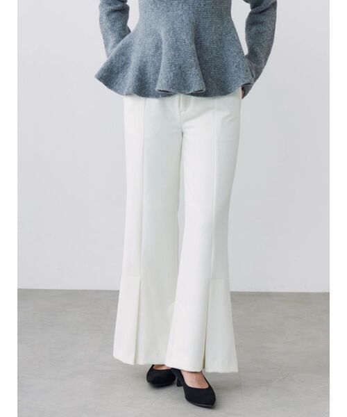 TONAL(トーナル)の「TRストレッチフレアパンツ(スラックス・レディース・オフホワイト/ブラック/グレー・SMALL/MEDIUM)」の6枚目の写真