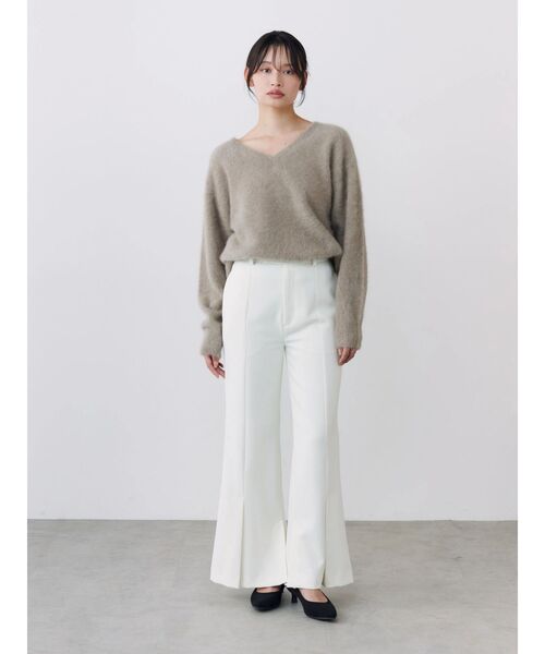 TONAL(トーナル)の「TRストレッチフレアパンツ(スラックス・レディース・オフホワイト/ブラック/グレー・SMALL/MEDIUM)」の8枚目の写真