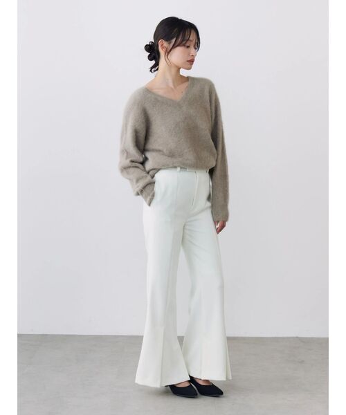 TONAL(トーナル)の「TRストレッチフレアパンツ(スラックス・レディース・オフホワイト/ブラック/グレー・SMALL/MEDIUM)」の9枚目の写真