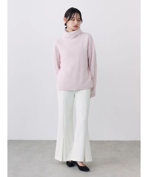 TONAL(トーナル)の「TRストレッチフレアパンツ(スラックス・レディース・オフホワイト/ブラック/グレー・SMALL/MEDIUM)」の10枚目の写真