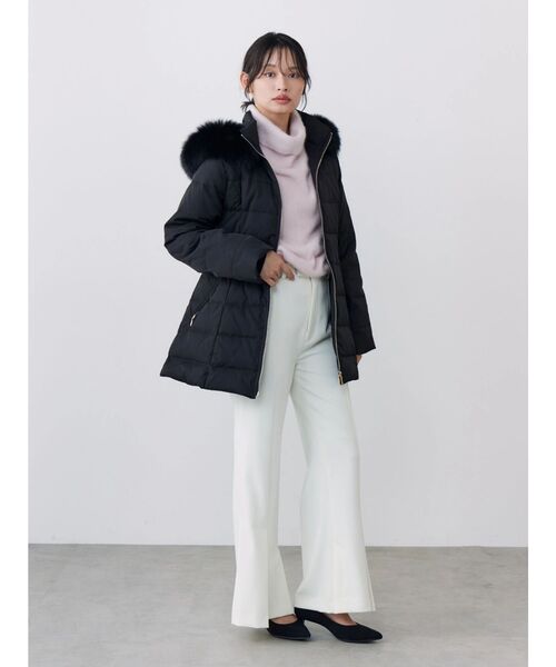 TONAL(トーナル)の「TRストレッチフレアパンツ(スラックス・レディース・オフホワイト/ブラック/グレー・SMALL/MEDIUM)」の11枚目の写真