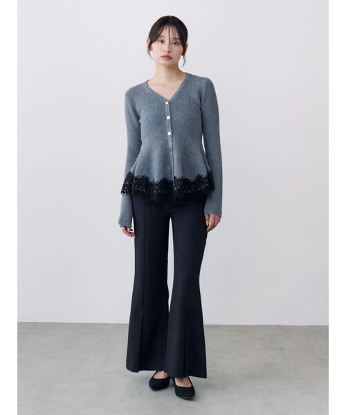 TONAL(トーナル)の「TRストレッチフレアパンツ(スラックス・レディース・オフホワイト/ブラック/グレー・SMALL/MEDIUM)」の19枚目の写真