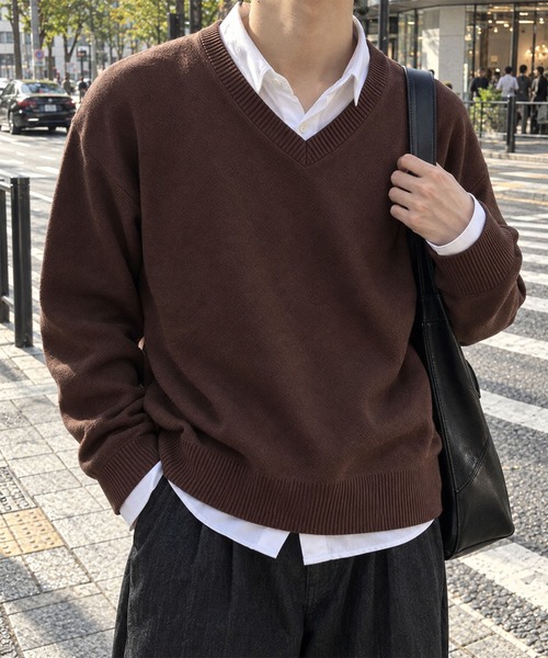 CIYOT(シヨウト)の「【CIYOT】スウェットライク Vネック ショート丈ニット(ニット/セーター・メンズ・ブラック/ダークグレー/ダークグリーン/グレイッシュベージュ/レッド/ダークブラウン/ライトグレー・M/L/S)」の4枚目の写真