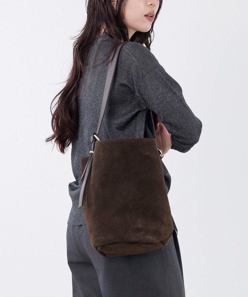 AULENTTI(オウレンティ)の「【AULENTTI】スエードワンショルダートートバッグ withチェーンショルダーポーチ-One-Handle Tote Bag(トートバッグ・レディース・ダークブラウン・FREE)」の15枚目の写真