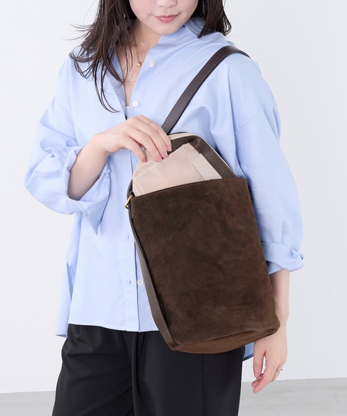 AULENTTI(オウレンティ)の「【AULENTTI】スエードワンショルダートートバッグ withチェーンショルダーポーチ-One-Handle Tote Bag(トートバッグ・レディース・ダークブラウン・FREE)」の21枚目の写真