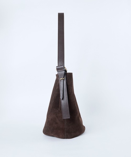 AULENTTI(オウレンティ)の「【AULENTTI】スエードワンショルダートートバッグ withチェーンショルダーポーチ-One-Handle Tote Bag(トートバッグ・レディース・ダークブラウン・FREE)」の5枚目の写真