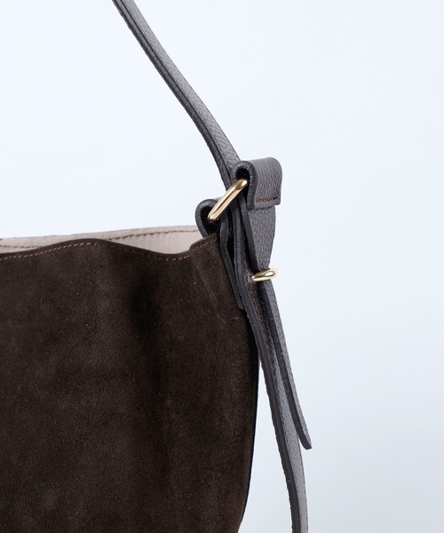 AULENTTI(オウレンティ)の「【AULENTTI】スエードワンショルダートートバッグ withチェーンショルダーポーチ-One-Handle Tote Bag(トートバッグ・レディース・ダークブラウン・FREE)」の9枚目の写真