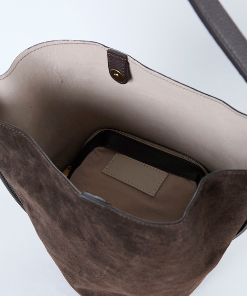 AULENTTI(オウレンティ)の「【AULENTTI】スエードワンショルダートートバッグ withチェーンショルダーポーチ-One-Handle Tote Bag(トートバッグ・レディース・ダークブラウン・FREE)」の10枚目の写真