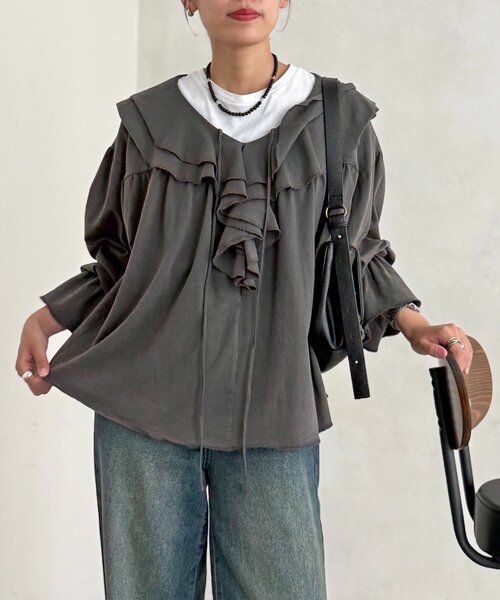 CPCM(シーピーシーエム)の「ピグメントフリルカットブラウス(シャツ/ブラウス・レディース・ブラック/ブラウン/カーキ・FREE)」の4枚目の写真