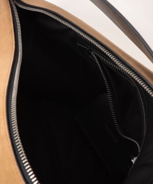 ALLSAINTS（オールセインツ）の「ALBA SUEDE SHLDR BAG | ALBA スエード ショルダー バッグ（ショルダーバッグ・レディース・ブラウン系その他・ONE SIZE）」の4枚目の写真