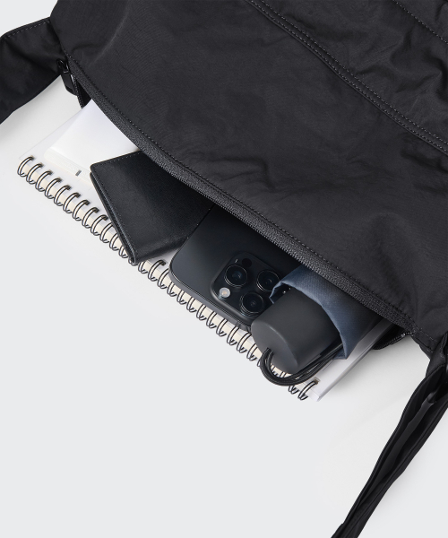 MUSINSA STANDARD（ムシンサスタンダード）の「クリンクルマルチポケットクロスバッグ[ブラック]（メッセンジャーバッグ・メンズ・その他・F）」の3枚目の写真