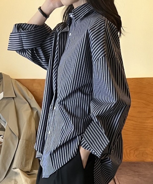 Teem Store(チームストア)の「オーバーサイズ ストライプ レギュラーカラーシャツ(シャツ/ブラウス・レディース・ネイビー・M)」の4枚目の写真
