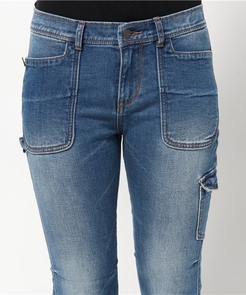 AVIREX(アヴィレックス)の「avirex/ アヴィレックス / DENIM TUCK PANTS/ デニム タックパンツ(デニムパンツ・レディース・ブルー系その他/ライトインディゴブルー・MEDIUM/SMALL/LARGE)」の12枚目の写真