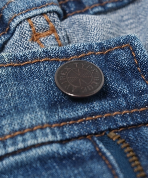 AVIREX(アヴィレックス)の「avirex/ アヴィレックス / DENIM TUCK PANTS/ デニム タックパンツ(デニムパンツ・レディース・ブルー系その他/ライトインディゴブルー・MEDIUM/SMALL/LARGE)」の6枚目の写真