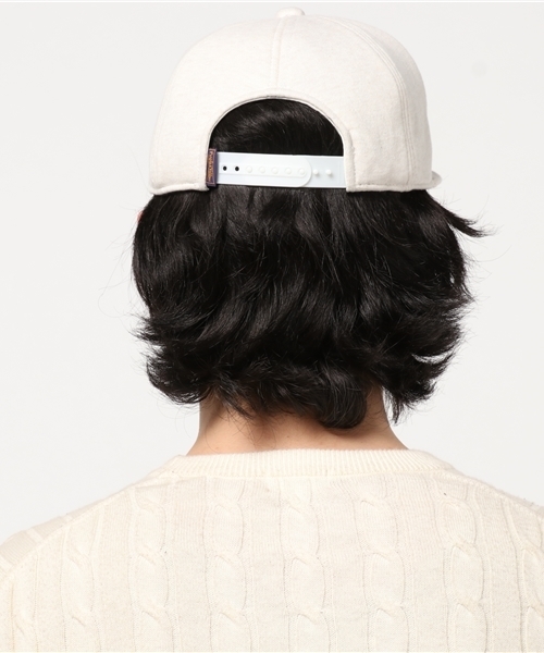 Purple&Yellow(パープルアンドイエロー)の「スウェット平つば刺繍キャップ(キャップ・メンズ・グレー/チャコール/アイボリー・FREE)」の5枚目の写真