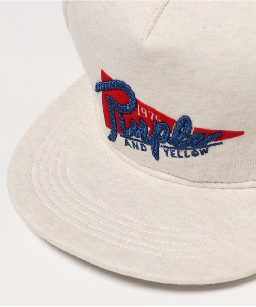 Purple&Yellow(パープルアンドイエロー)の「スウェット平つば刺繍キャップ(キャップ・メンズ・グレー/チャコール/アイボリー・FREE)」の6枚目の写真