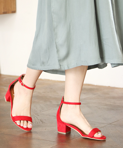 SESTO（セスト）の「ローヒールのワンストラップチャンキーヒールサンダル（サンダル・レディース・ライトグレー/レッド/ネイビー/イエロー/パイソン/ブラック/グレイッシュベージュ/その他/ブルー・M/L/LL/3L/SS/S）」の7枚目の写真