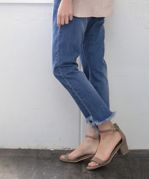 SESTO（セスト）の「ローヒールのワンストラップチャンキーヒールサンダル（サンダル・レディース・ライトグレー/レッド/ネイビー/イエロー/パイソン/ブラック/グレイッシュベージュ/その他/ブルー・M/L/LL/3L/SS/S）」の4枚目の写真