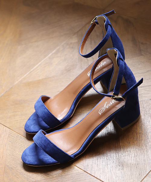 SESTO（セスト）の「ローヒールのワンストラップチャンキーヒールサンダル（サンダル・レディース・ライトグレー/レッド/ネイビー/イエロー/パイソン/ブラック/グレイッシュベージュ/その他/ブルー・M/L/LL/3L/SS/S）」の6枚目の写真