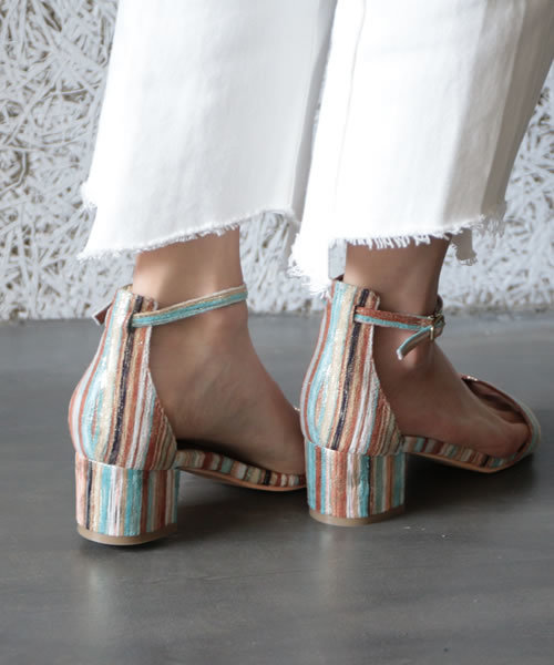 SESTO（セスト）の「ローヒールのワンストラップチャンキーヒールサンダル（サンダル・レディース・ライトグレー/レッド/ネイビー/イエロー/パイソン/ブラック/グレイッシュベージュ/その他/ブルー・M/L/LL/3L/SS/S）」の8枚目の写真