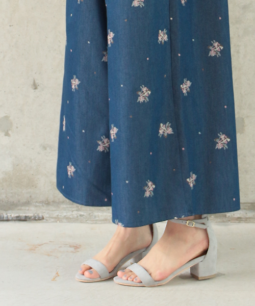 SESTO（セスト）の「ローヒールのワンストラップチャンキーヒールサンダル（サンダル・レディース・ライトグレー/レッド/ネイビー/イエロー/パイソン/ブラック/グレイッシュベージュ/その他/ブルー・M/L/LL/3L/SS/S）」の3枚目の写真